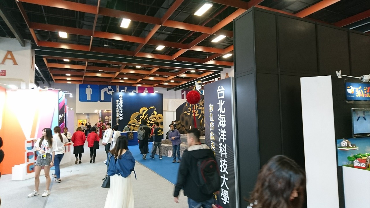 台北海大數遊系「水花世界」展區的黃蓋對比色及球池都很吸睛